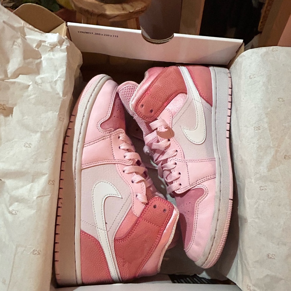 Aj1 Mid - Picture 2 of 10